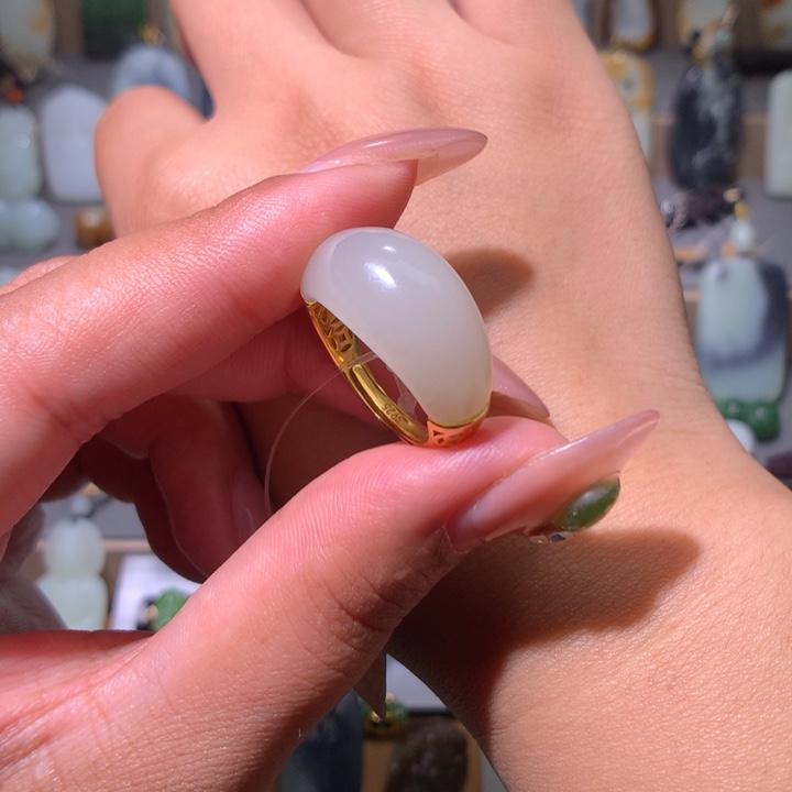 祁***串和田玉银S925镀金镶嵌颈饰