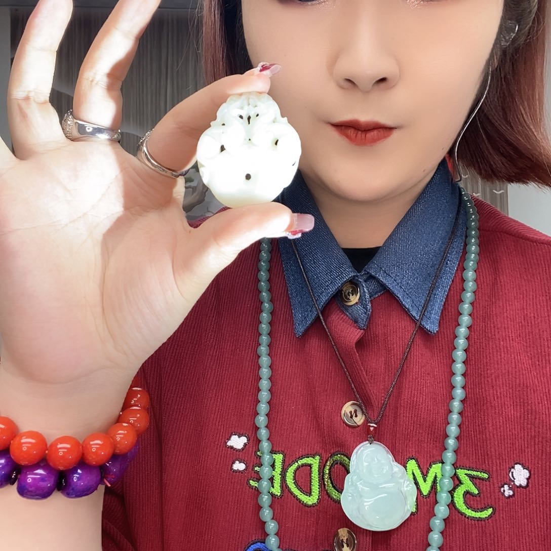 蛇纹石玉颈饰未镶嵌