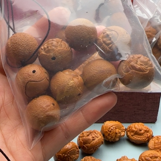橄榄核手串安****京雕刻工艺
