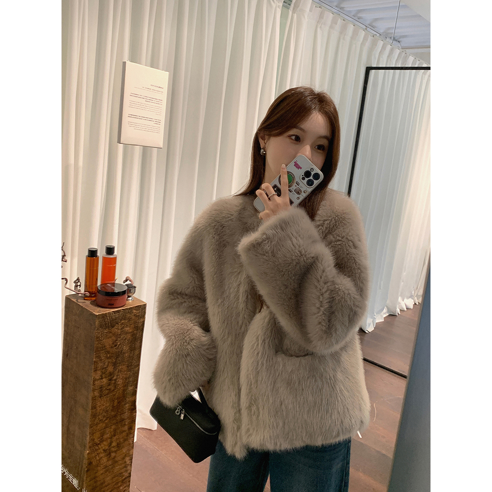 张贝贝ibell【省钱风】1100G冬季柔软毛绒宽松保暖洋气毛毛外套女