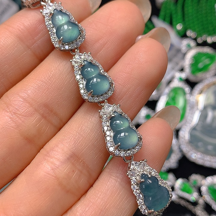 翡翠颈饰未镶嵌翡翠