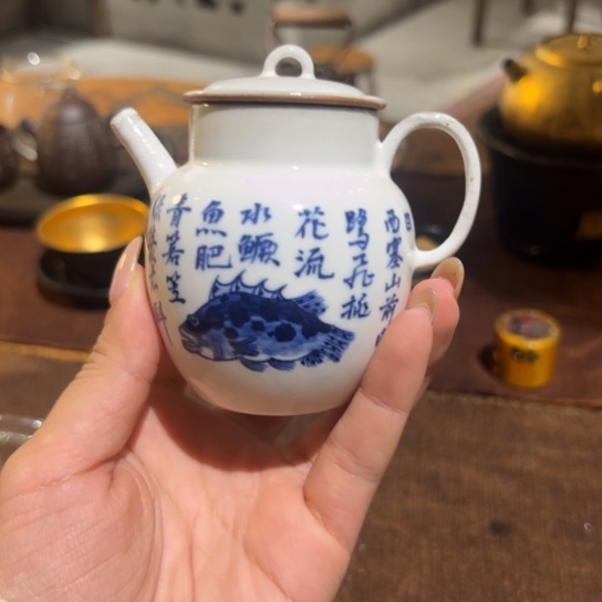 景德镇鱼和熊手工陶艺