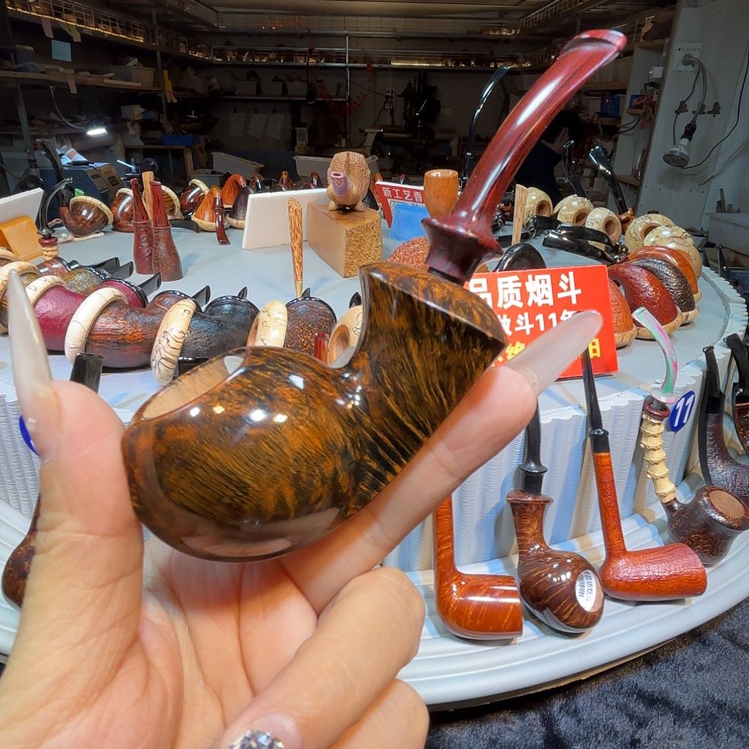 建*焦耀烟斗一小河豚