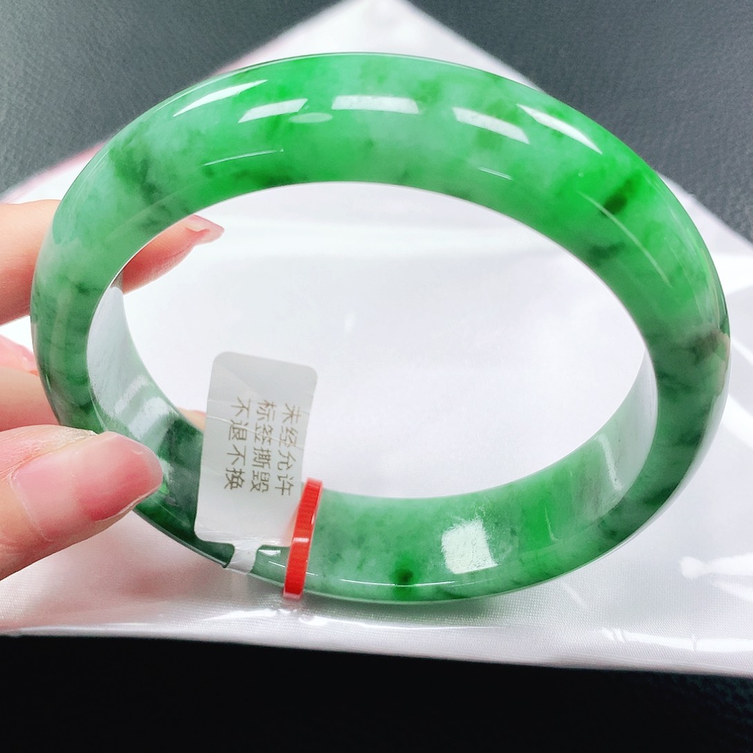 翡翠手镯未镶嵌62圈