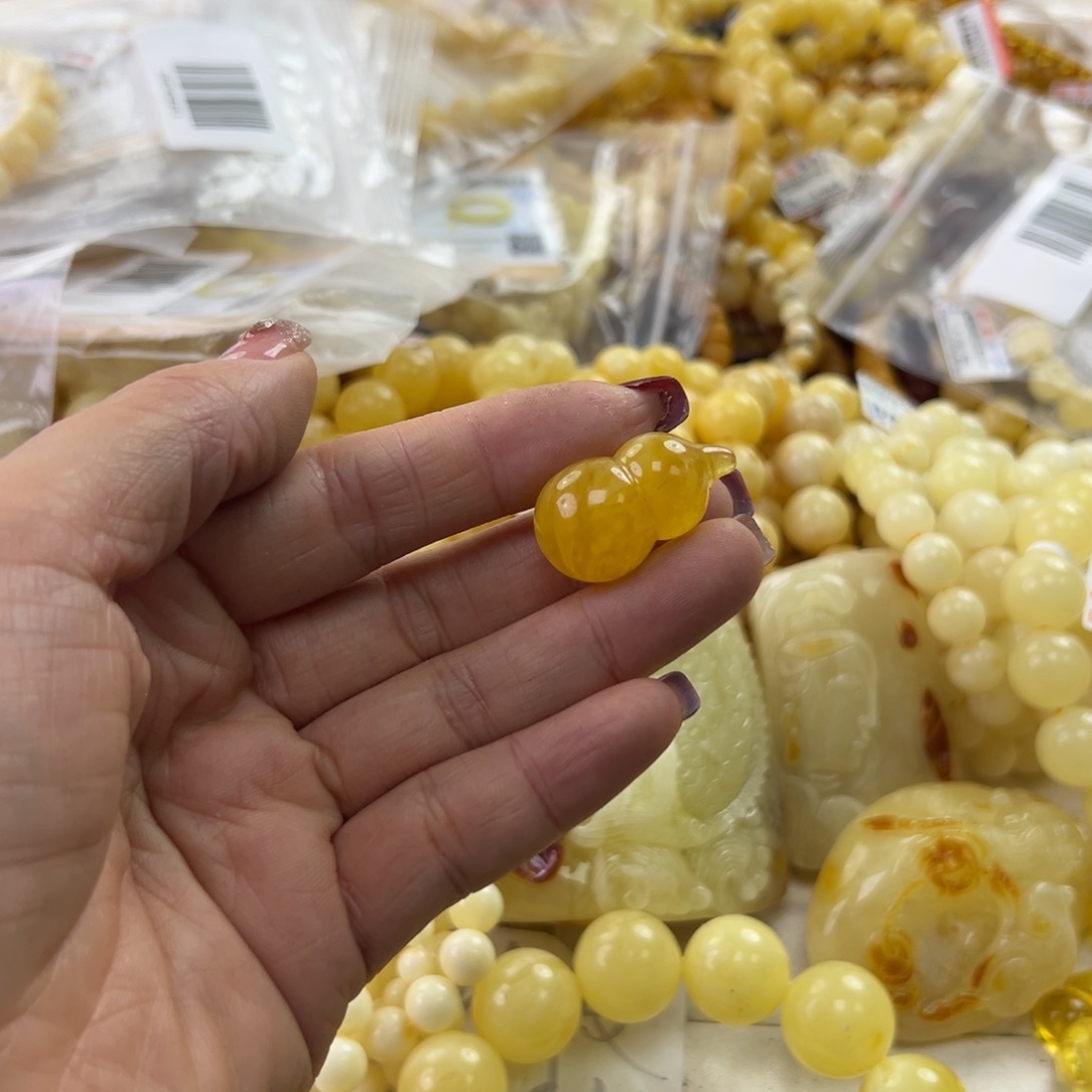 琥珀珠宝奇石未镶嵌