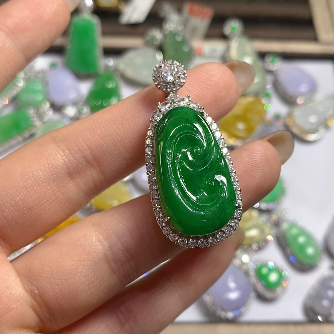 翡翠颈饰银S925镶嵌天然翡翠