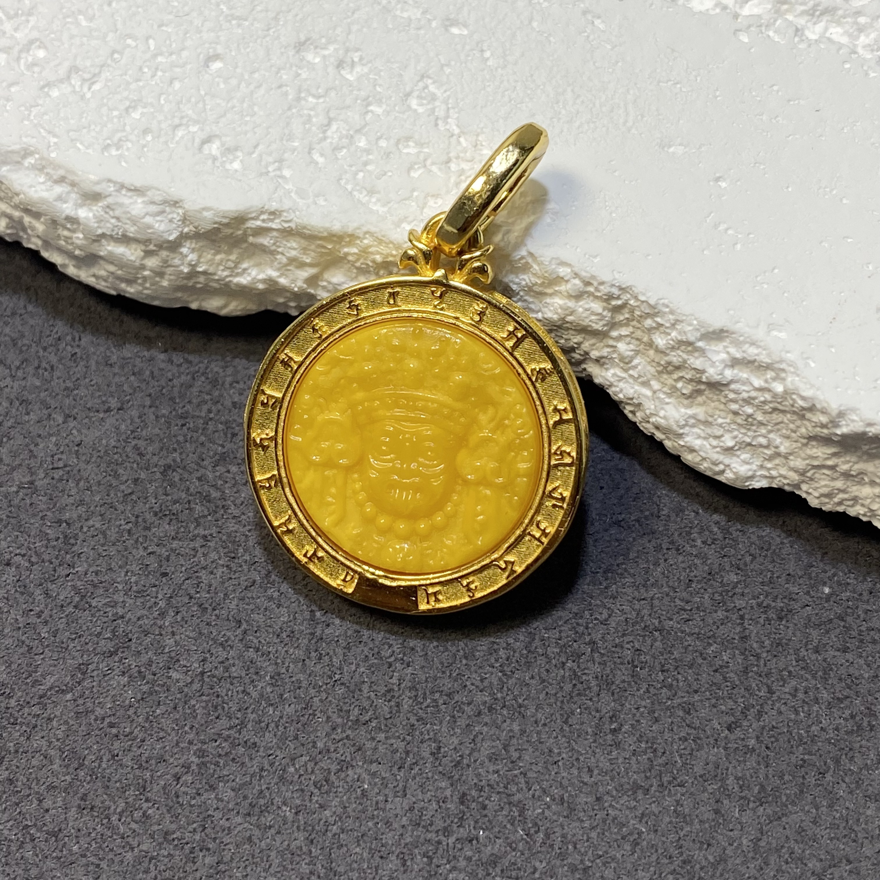 【亿轩珠宝】ZBJV0112焦皮料圆牌扎基双面吊坠