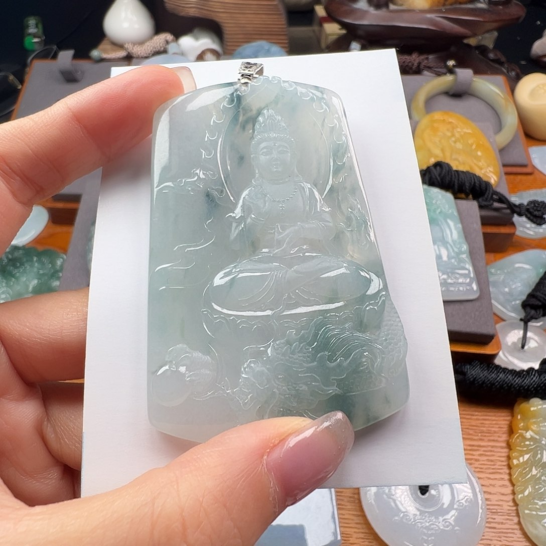 翡翠颈饰未镶嵌?缅甸翡翠