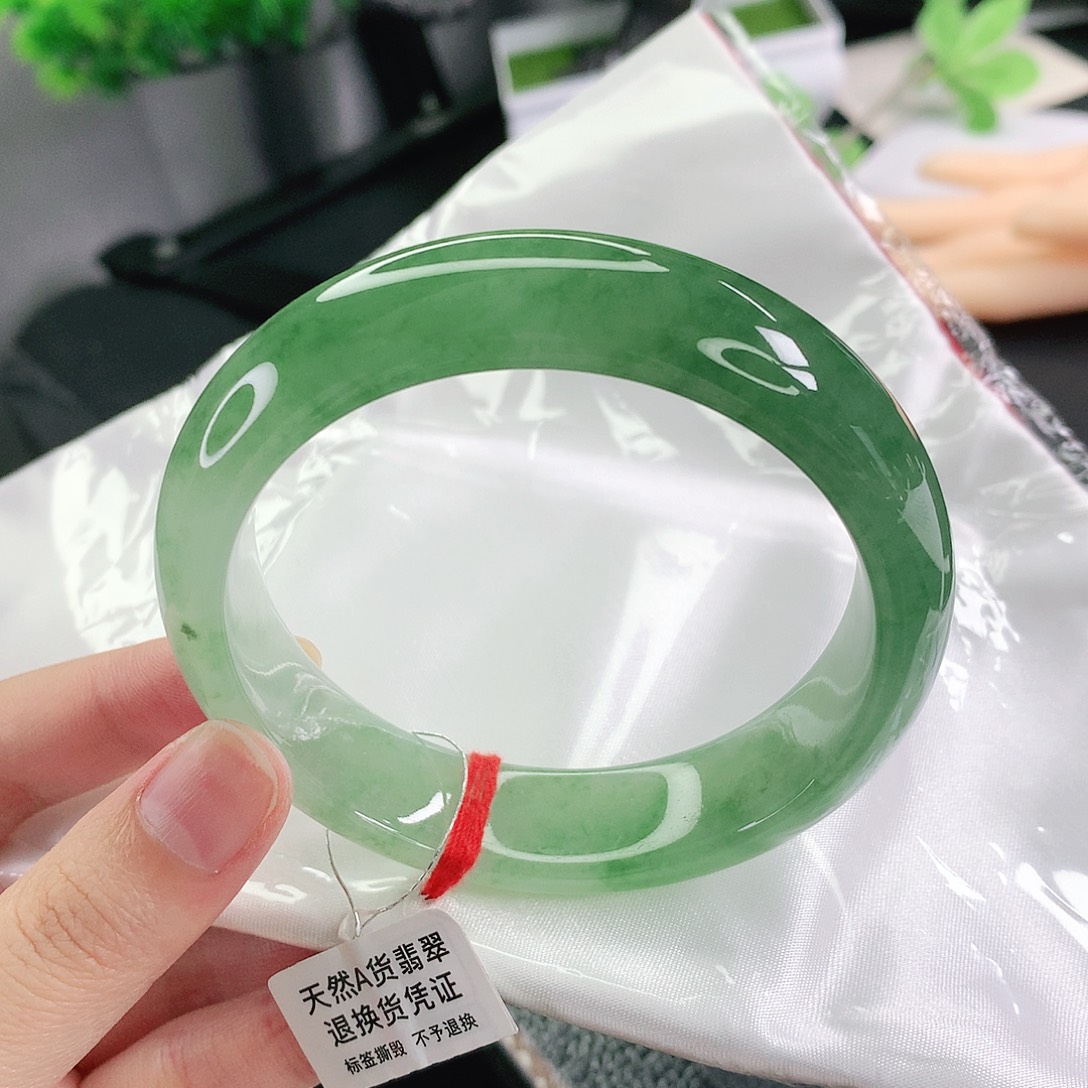 翡翠未镶嵌手镯60圈