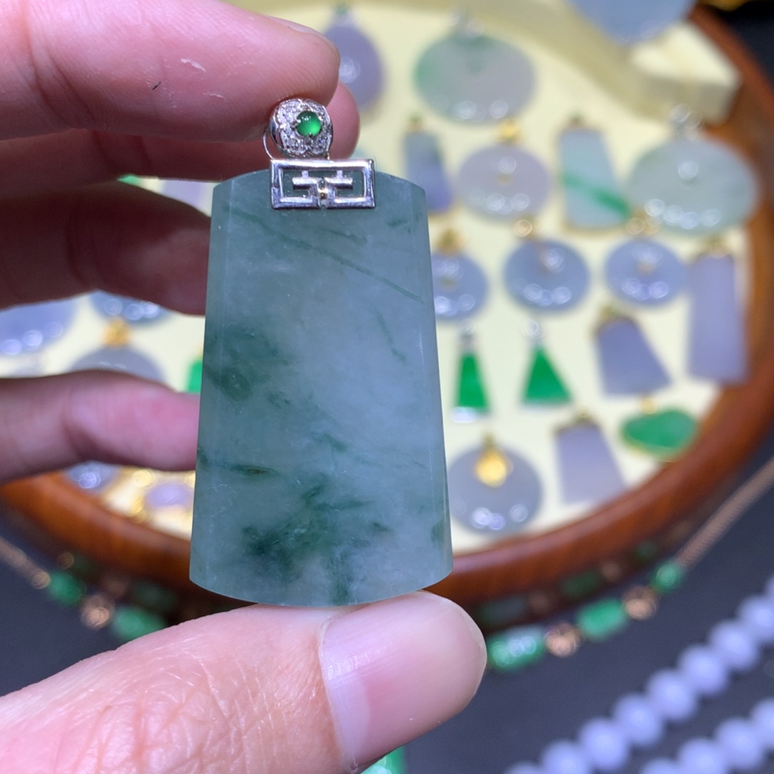 翡翠吊坠(不含链)18K金镶嵌