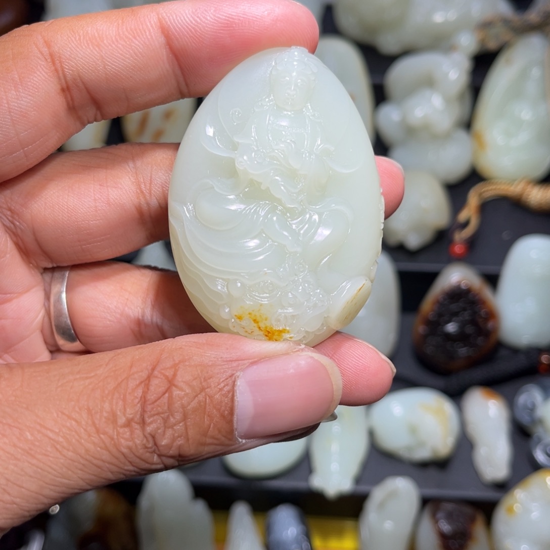 和田玉颈饰未镶嵌?****