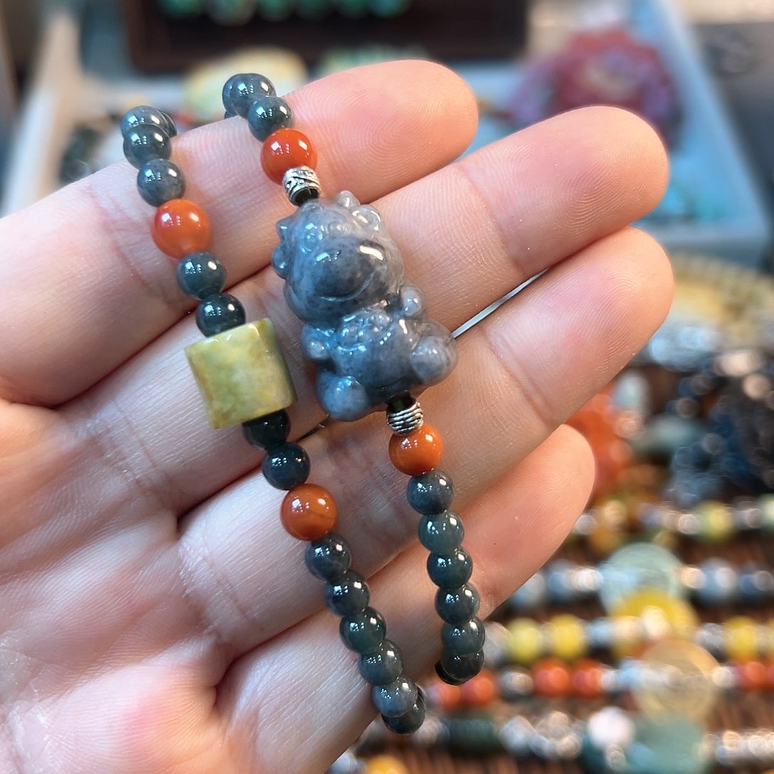 翡翠颈饰未镶嵌手串