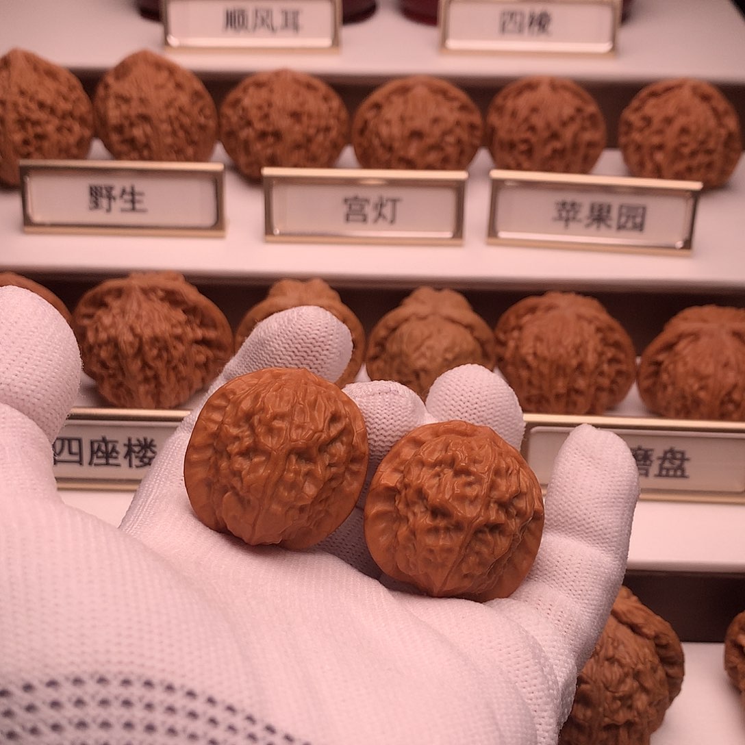 文玩核桃吊坠1***6202号瓷娃娃