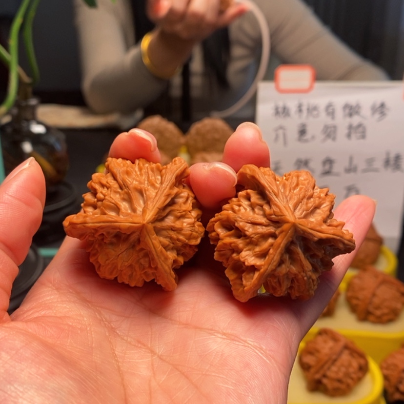 【闪购商品】把件桃核ｊ****E14号三棱，