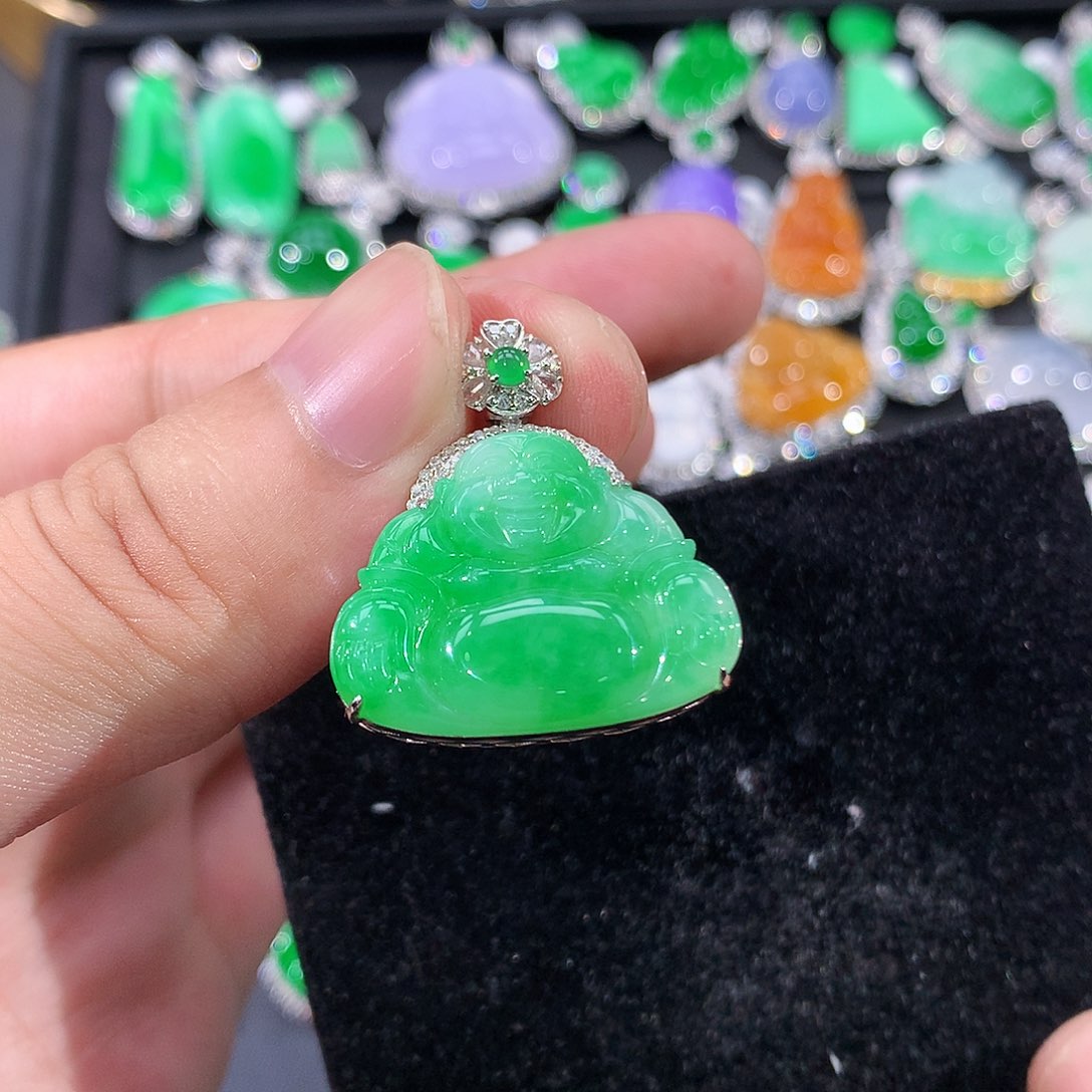 翡翠18K金镶嵌颈饰