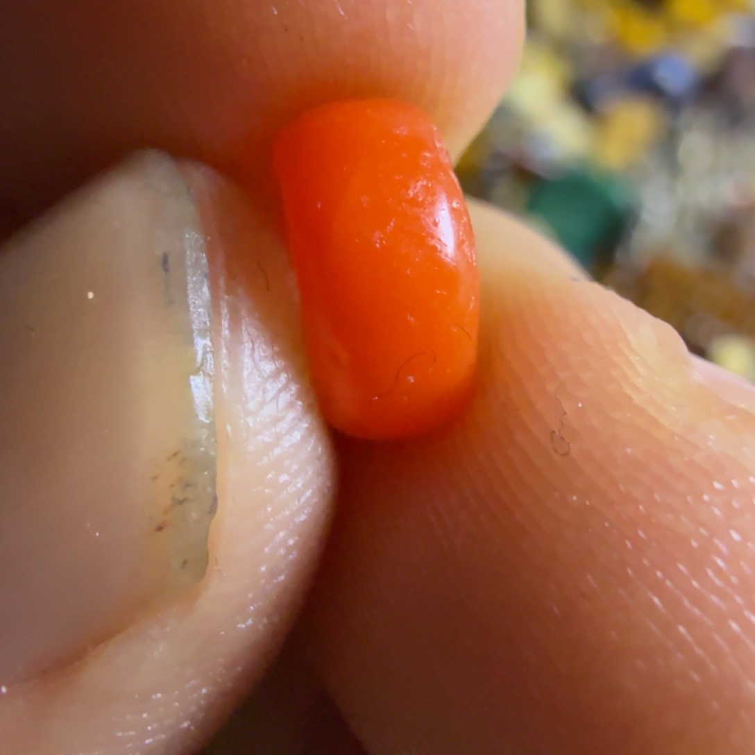 T***T颈饰琉璃珠子如图