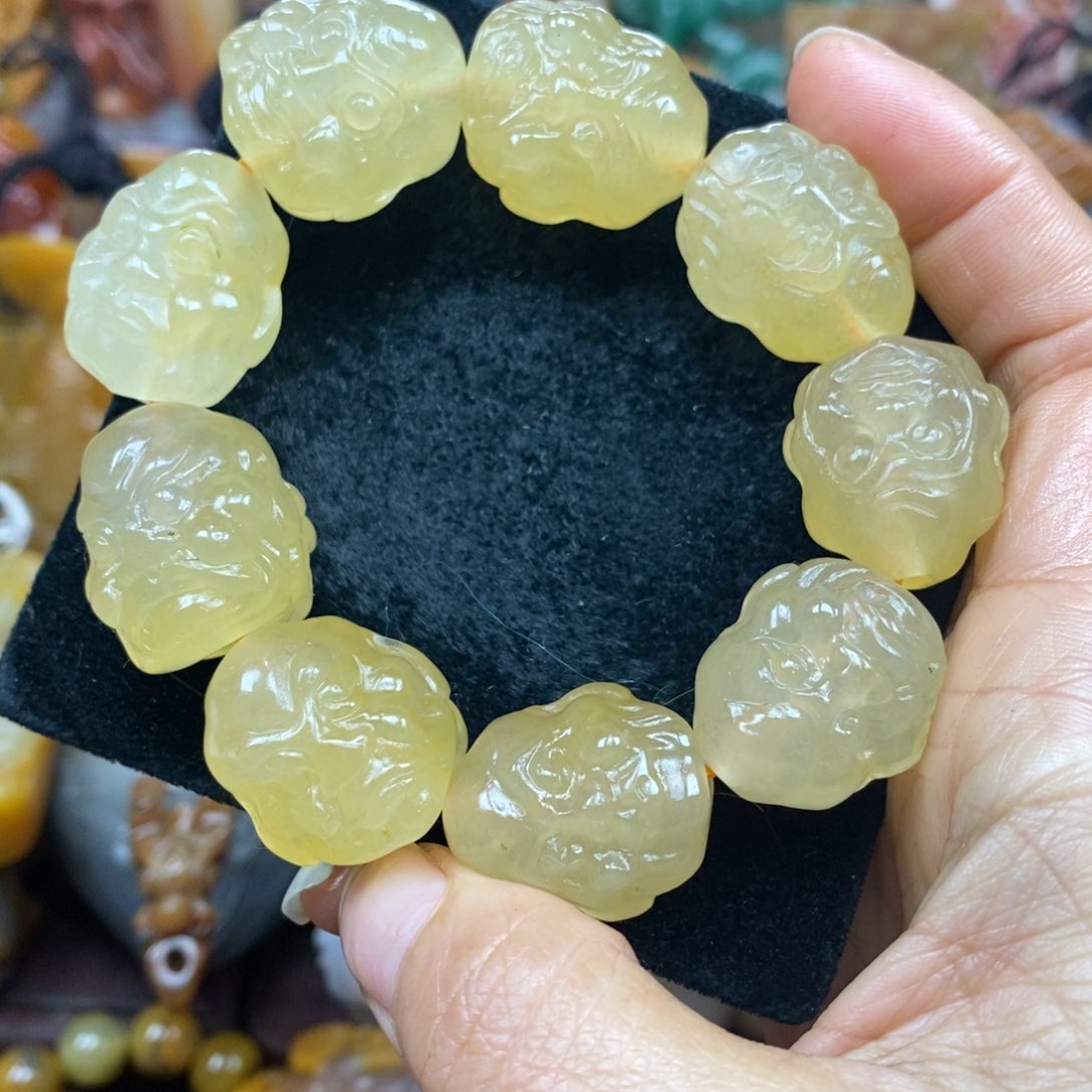 未镶嵌石英质玉（黄龙玉）颈饰