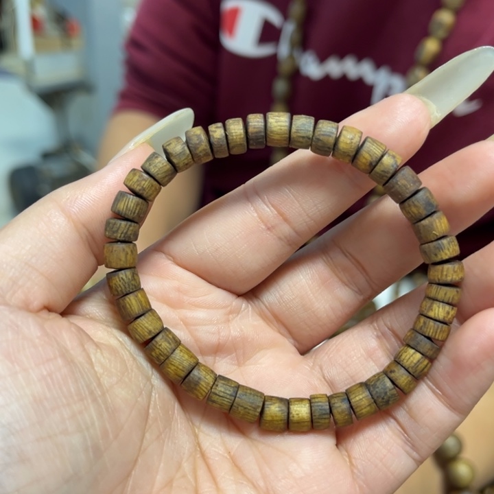 沉香手串0.7药片单圈多样性发1