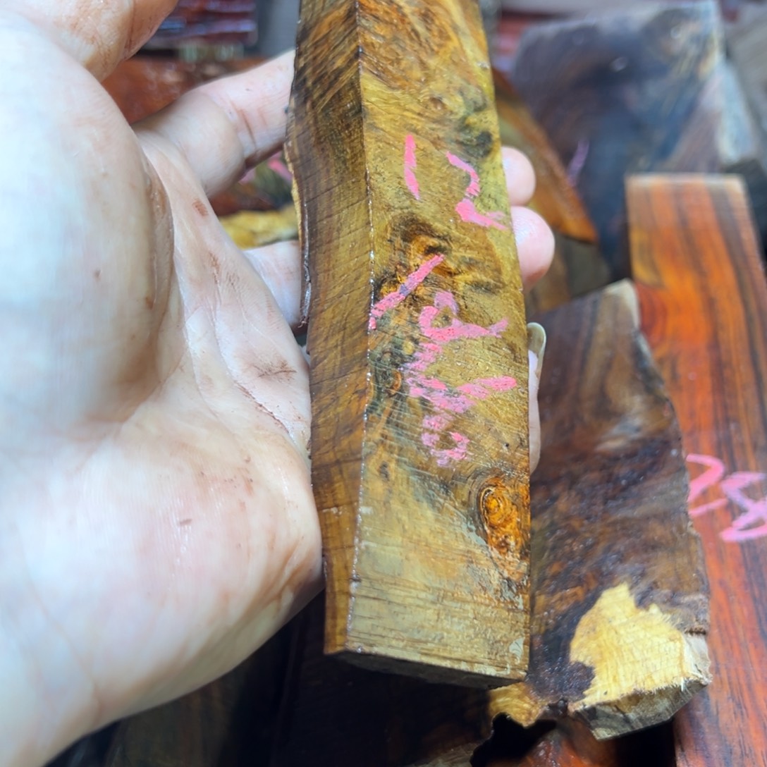 用***6交趾黄檀（大红酸枝）