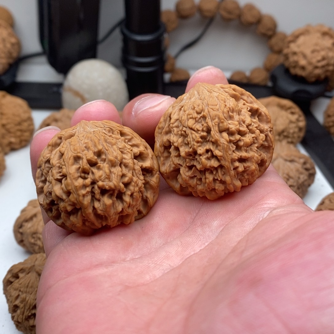 文玩核桃吊坠满天星42有修