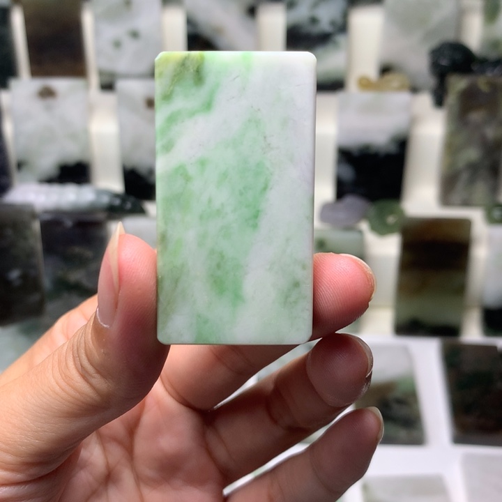 独山玉未镶嵌颈饰