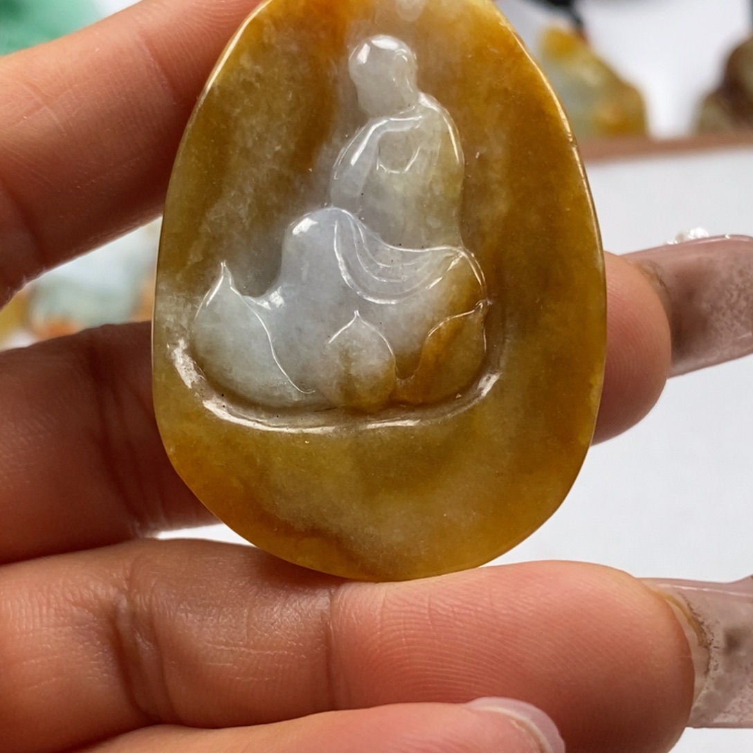 翡翠颈饰未镶嵌知**一