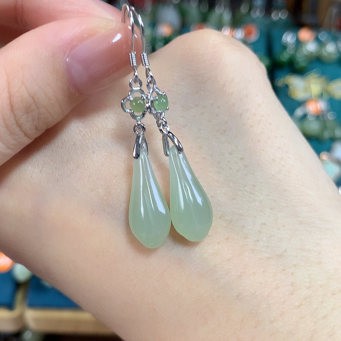 和田玉银S925镶嵌耳饰玉兰花卡19+左右