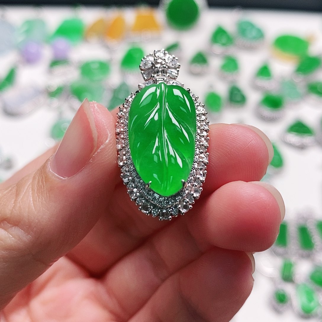 翡翠颈饰18K金镶嵌18k金钻镶嵌满绿树叶