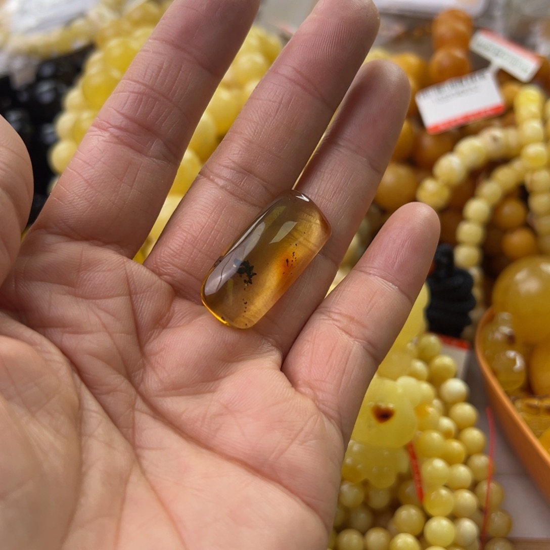 琥珀珠宝奇石未镶嵌