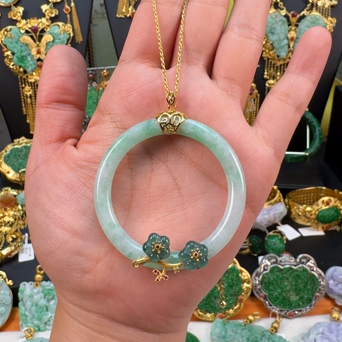 翡翠未镶嵌颈饰吊坠 炸价