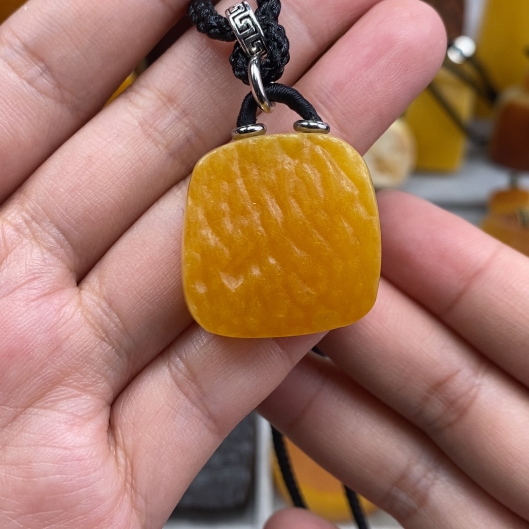 琥珀吊坠(赠链)未镶嵌