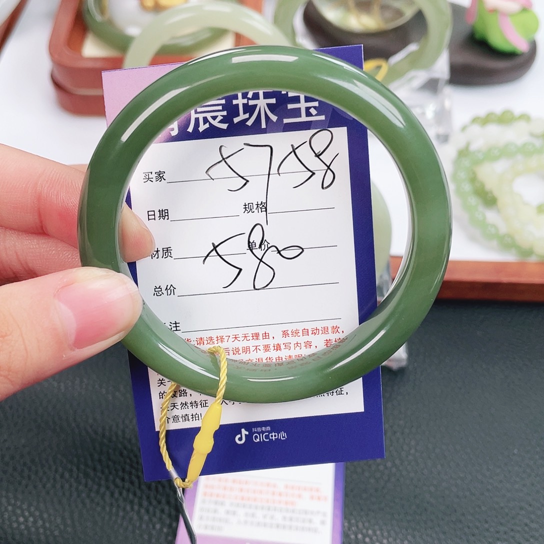 和田玉未镶嵌手镯