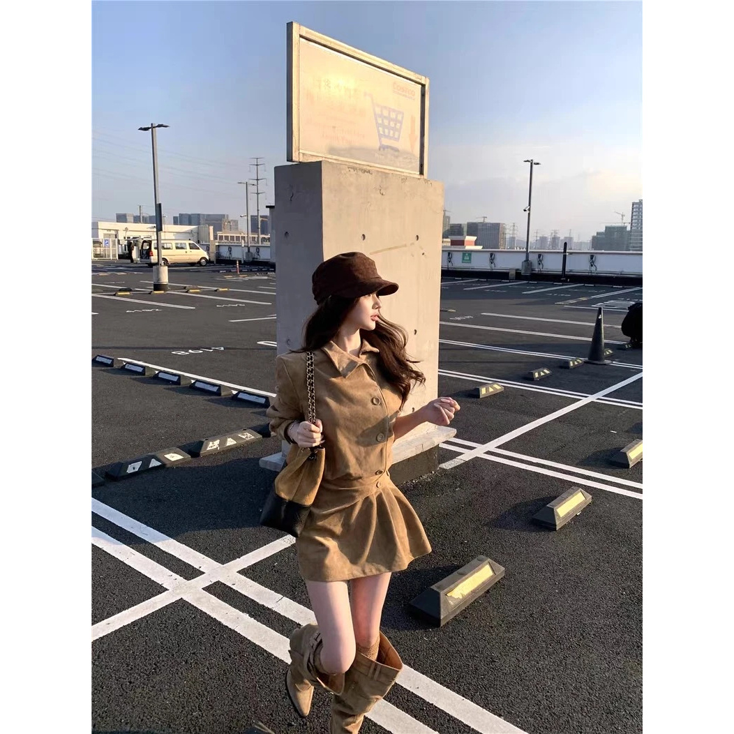 大码秋冬季复古小众设计气质显瘦奶咖色麂皮绒连衣裙女