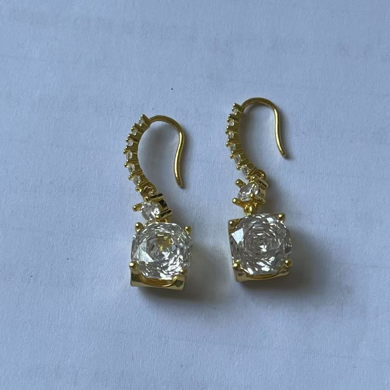 非金属珐琅耳饰 经典百搭设计白色耳坠WDA8817