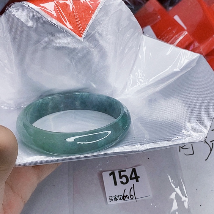 翡翠未镶嵌手镯一图一物实物为准（微瑕处理）