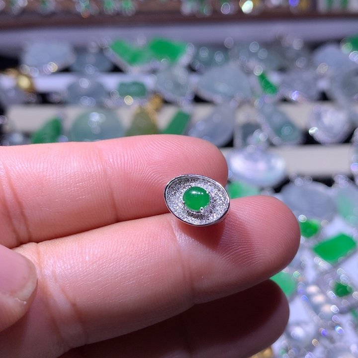 翡翠18K金镶嵌颈饰