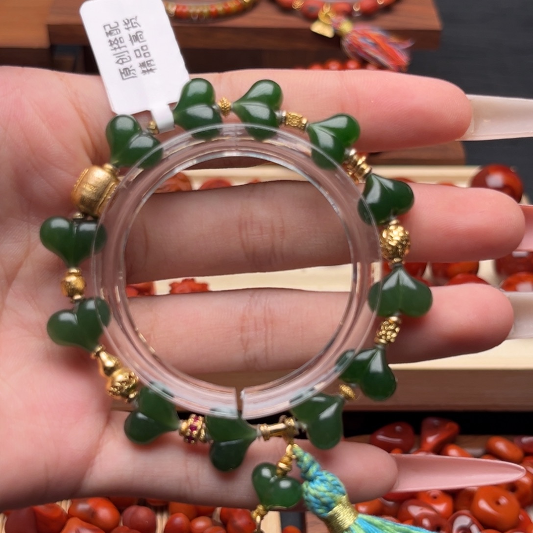 和田玉（碧玉）未镶嵌珠宝半成品碧玉屁桃手串