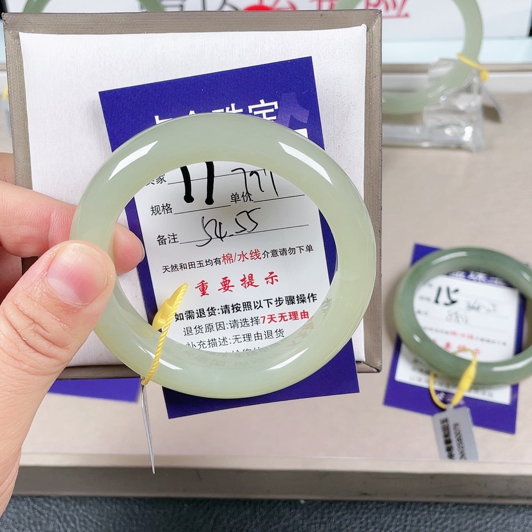 和田玉手镯未镶嵌