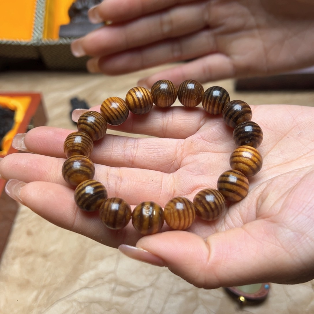 大叶紫檀（黑酸枝木类）