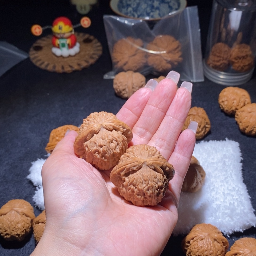 文玩核桃吊坠美**景白狮子42