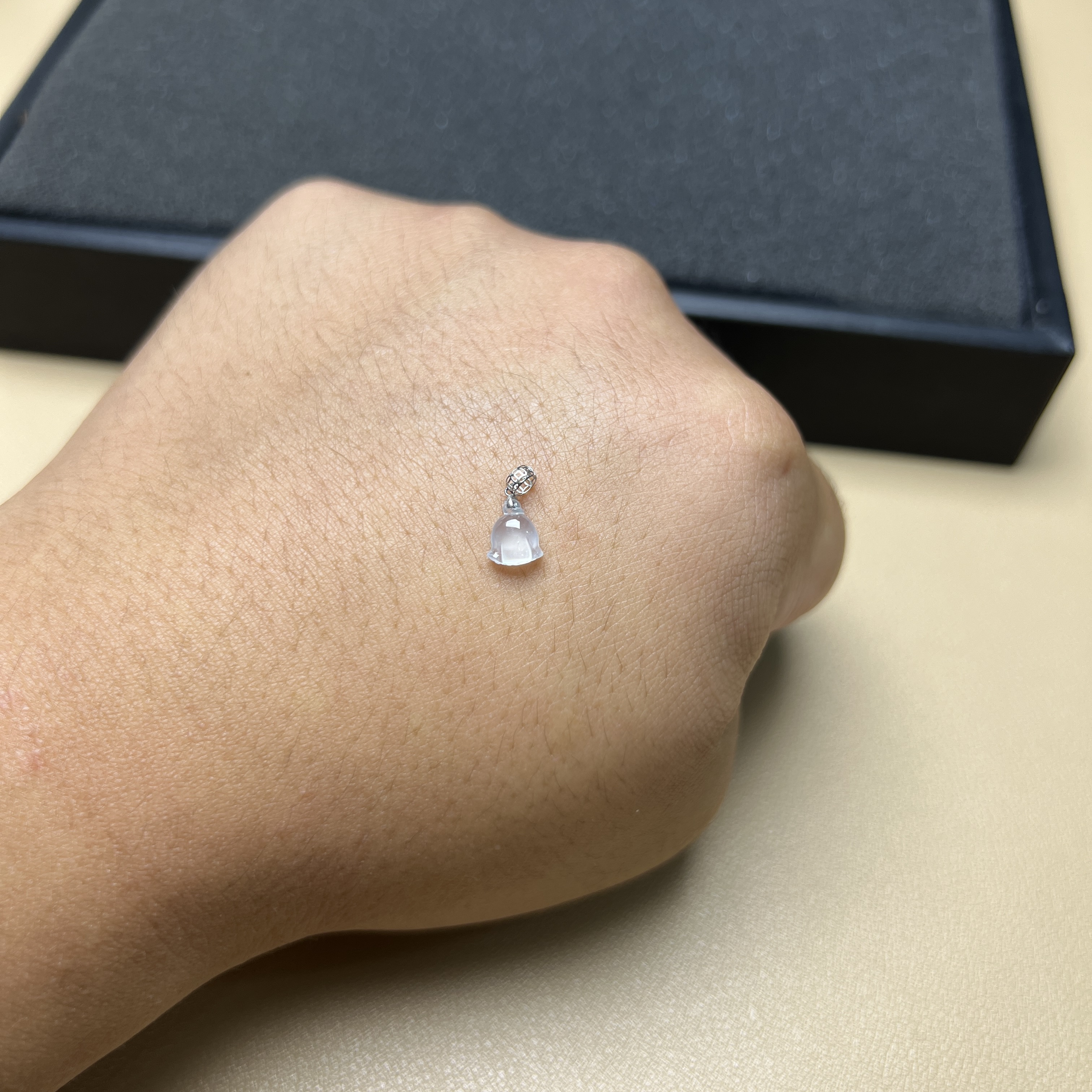 翡翠莲蓬吊坠高冰种光感水头好18K圣洁高雅好运女士高贵