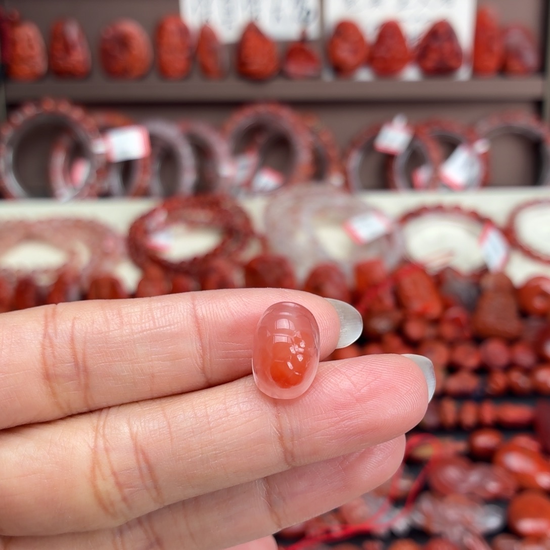 南红玛瑙未镶嵌颈饰富甲