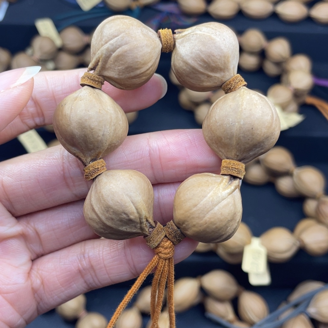 ****001橄榄核三花手捻20*22