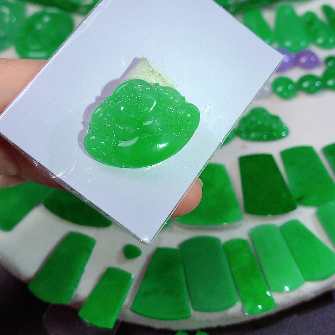 翡翠颈饰未镶嵌天然翡翠