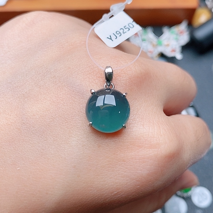 翡翠颈饰银S925镶嵌蓝水吊坠