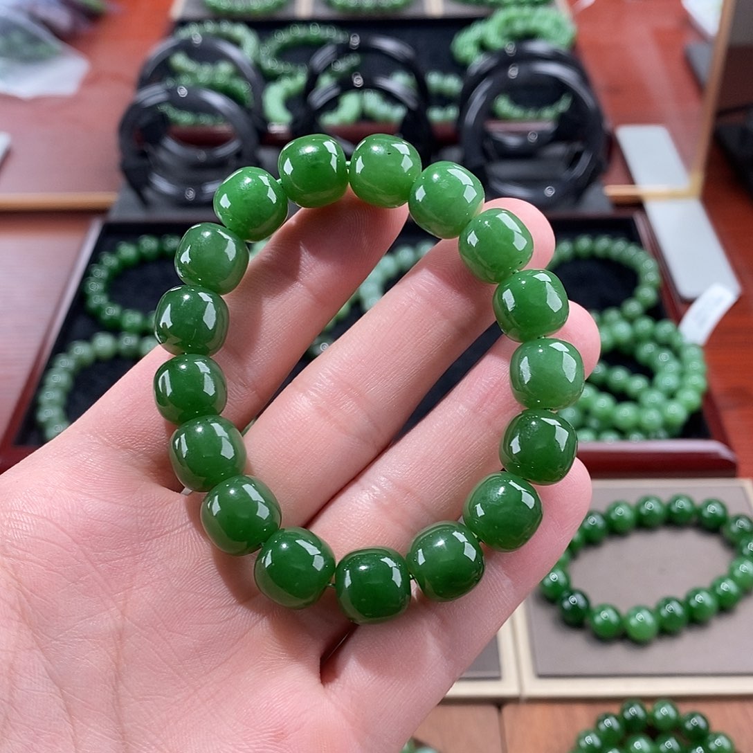 手串未镶嵌和田玉（碧玉）俄碧老型珠辣绿手串4号