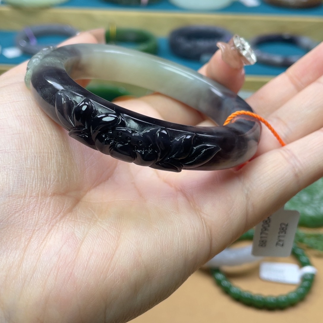 和田玉未镶嵌手镯57+圈口。 编号38