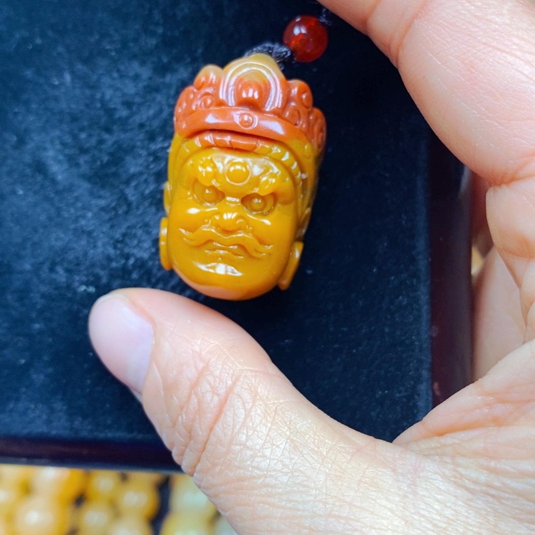 石英质玉（黄龙玉）颈饰未镶嵌