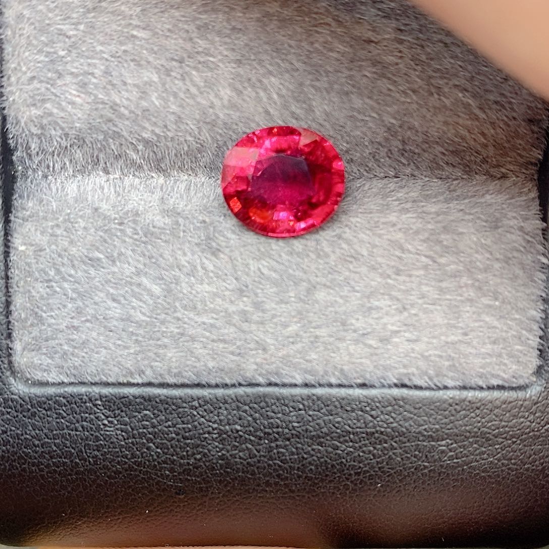 碧玺裸石未镶嵌3.6ct卢比莱