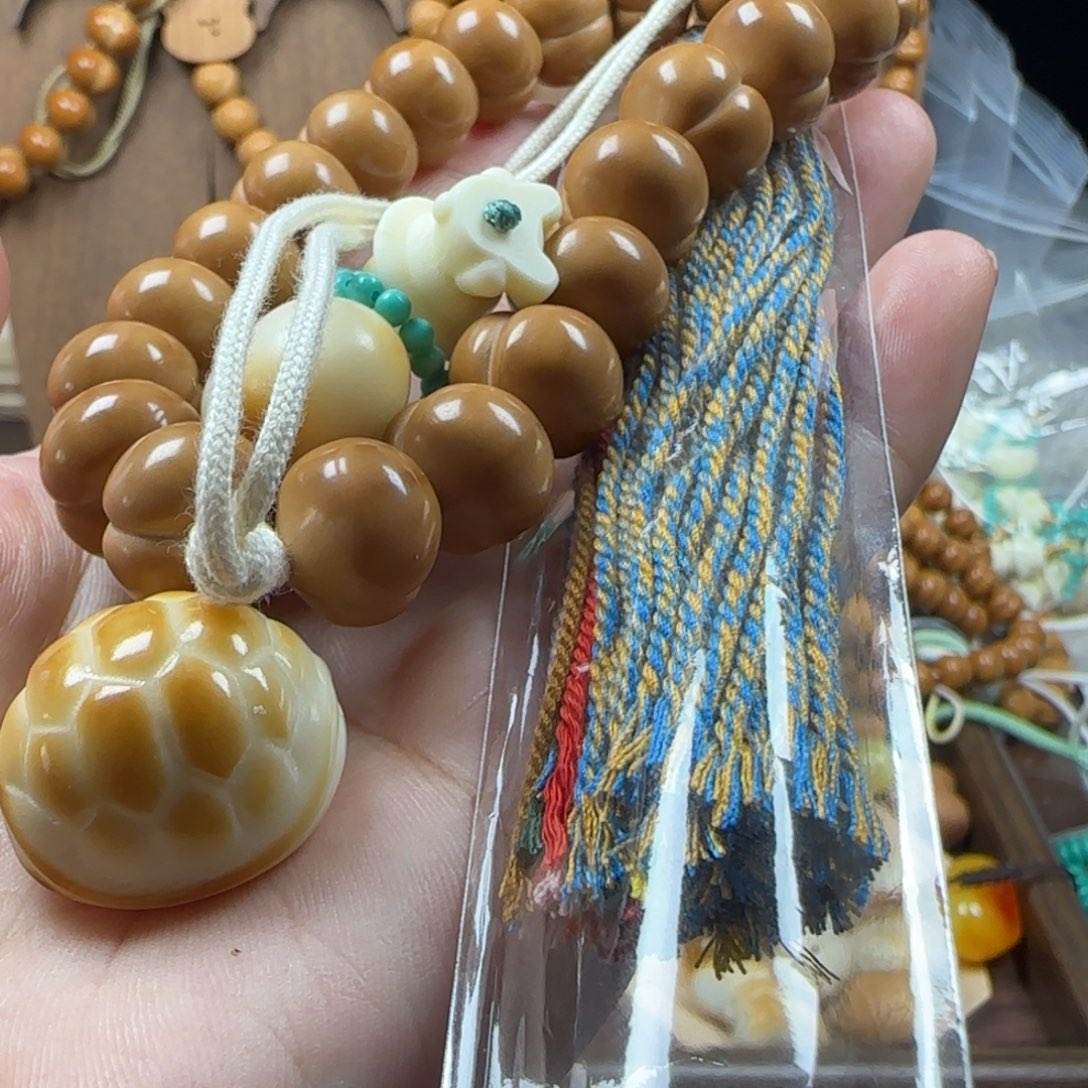 懒***眉猴头核桃吊坠原皮原色制定屁桃